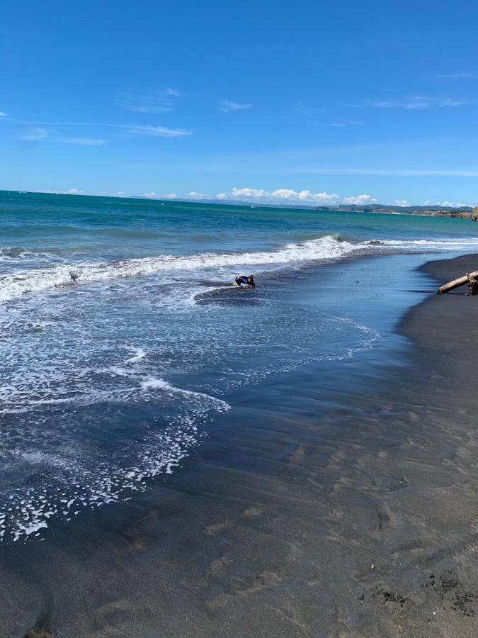 Urenui Beach Bach Eksteriør billede